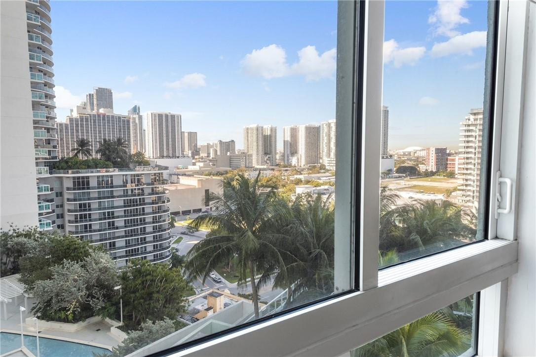Quantum on the Bay - Residential