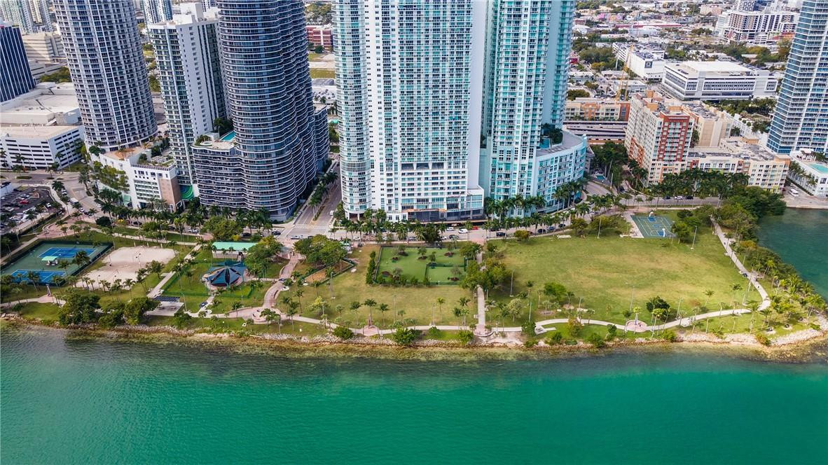 Quantum on the Bay - Residential