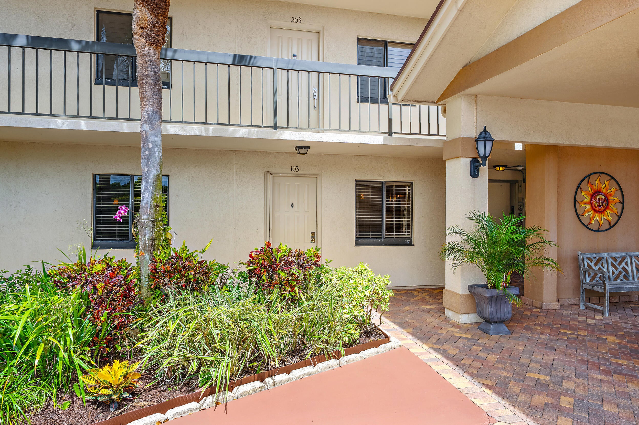 701 Seafarer Circle 103