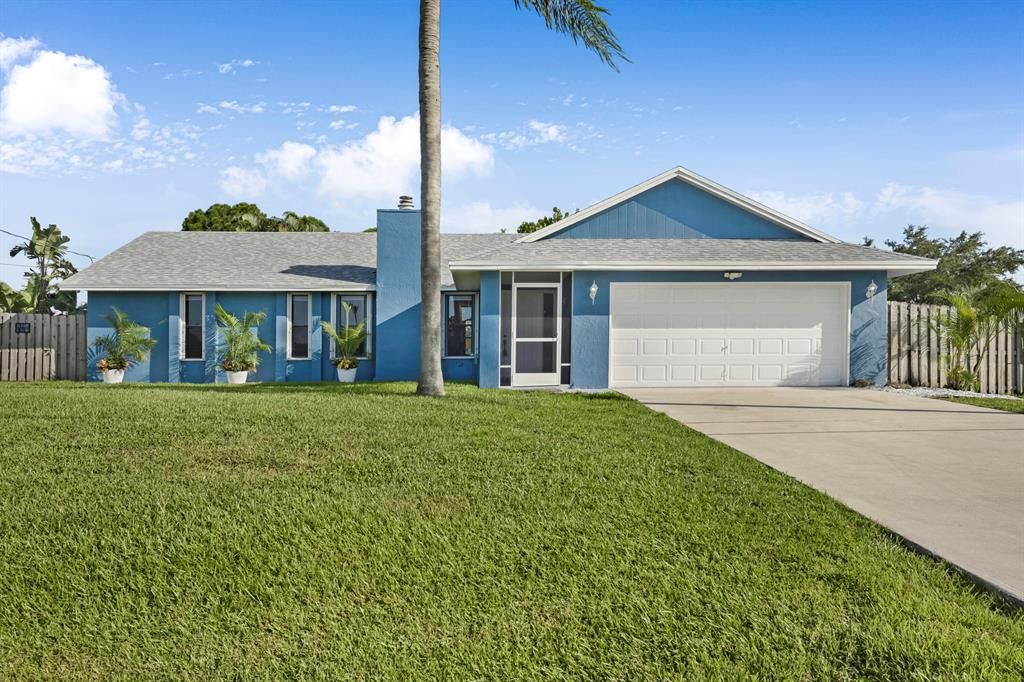 Photo of 862 SE Atlantus Avenue Ave, Port St Lucie, FL 34983 (MLS # R10819140)