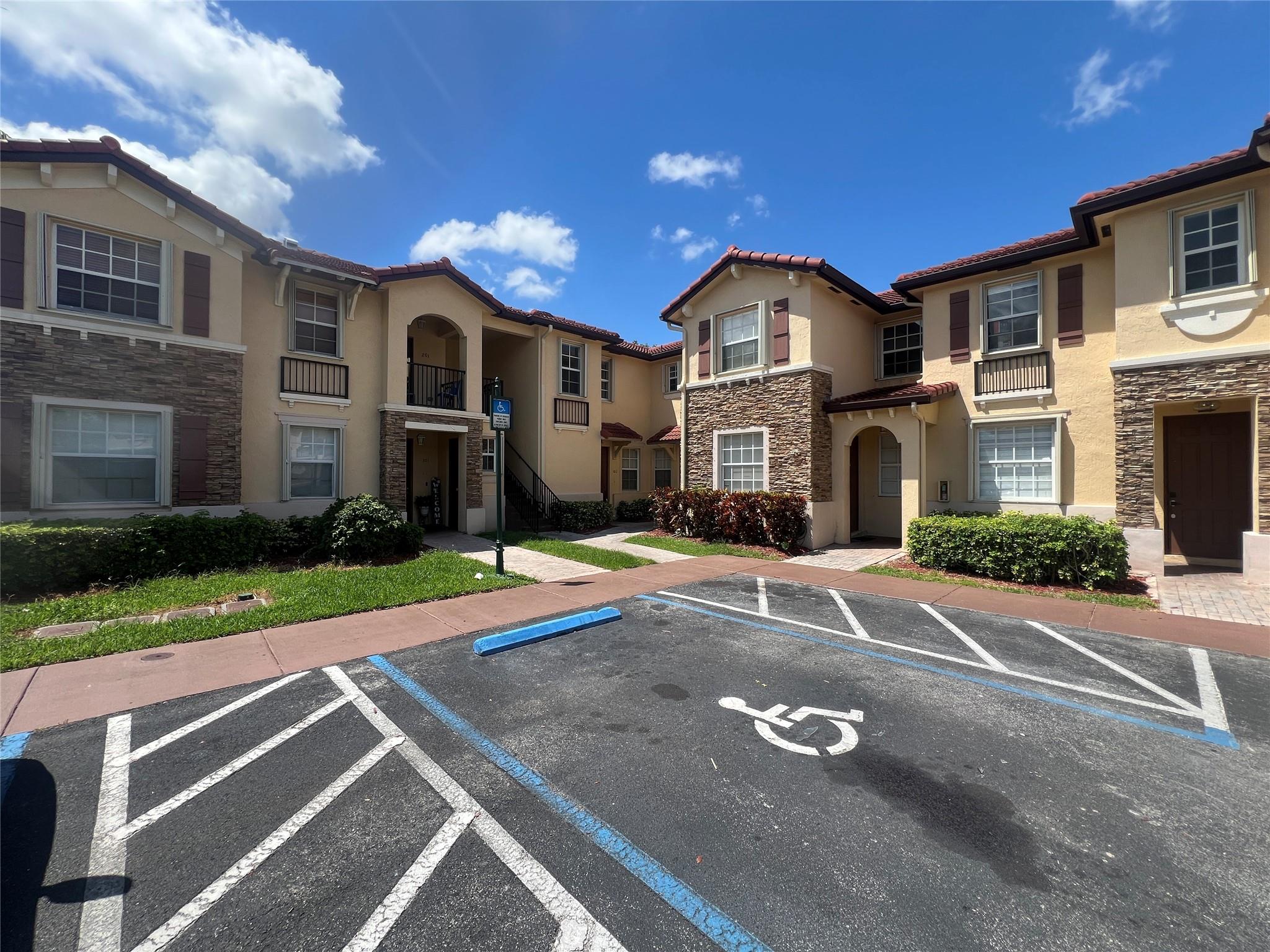 DON'T MISS THIS OPPORTUNITY FOR INSTANT EQUITY!!!! BEST VALUE PER SQUARE FOOT IN GATED MALIBU BAY (VILLAS AT CARMEL)!!!! THIS 1379SF TOWNHOUSE LAYOUT FEATURES 3 BEDROOMS, 2.5 BATHROOMS, HIGH CEILINGS, AND FENCED-IN PATIO. FRESHLY PAINTED AND NEW CARPET JUST INSTALLED. ENJOY GREAT AMENITIES IN THE LUXURY CLUBHOUSE WITH POOL AND FITNESS CENTER, PLAYGROUND. THE COMMUNITY IS A SHORT DISTANCE TO THE TURNPIKE, BAPTIST HOSPITAL, SCHOOLS, SHOPING CENTERS. SELLER IS EXTREMELY MOTIVATED!!!!!