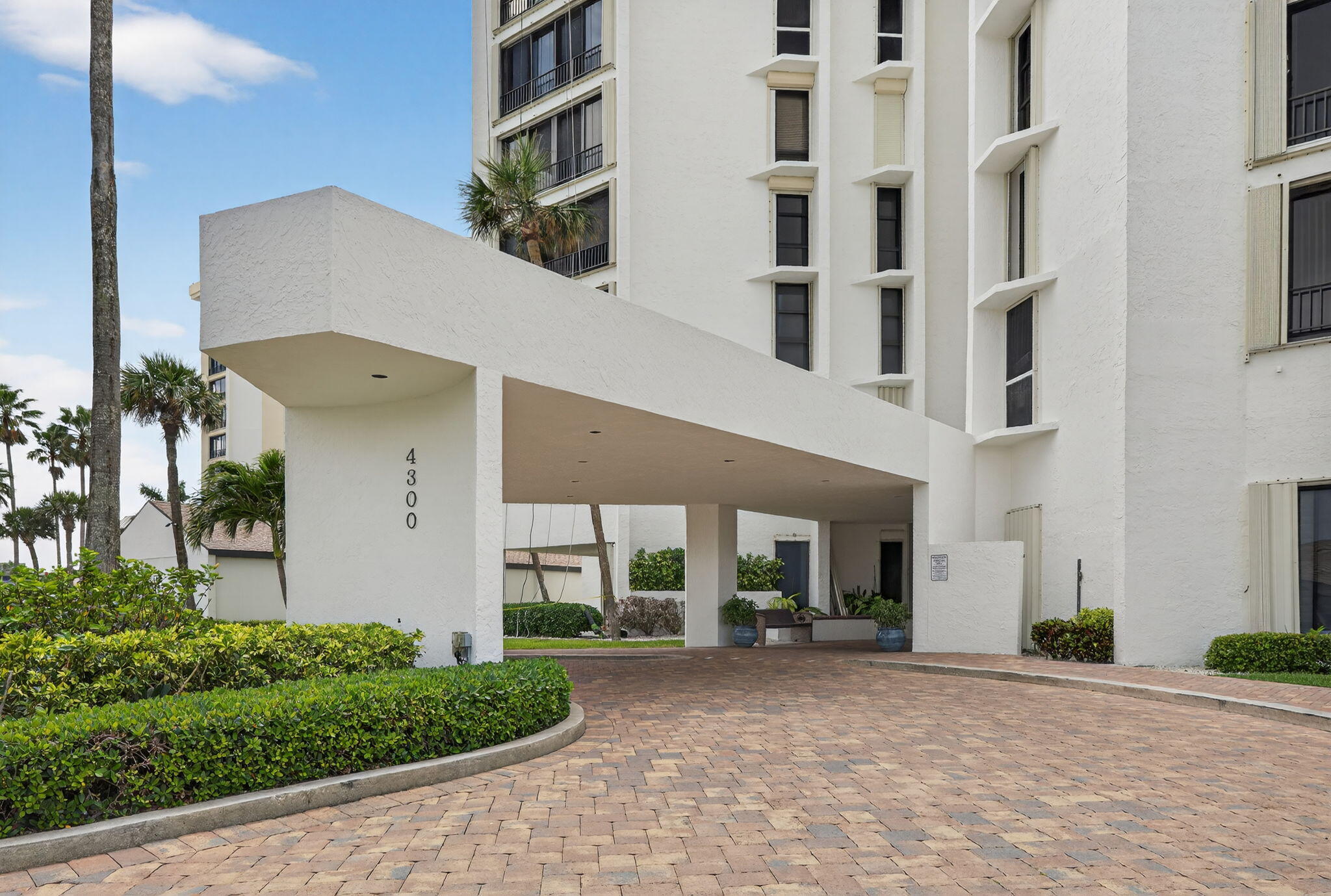 2400 S Ocean Drive 4302
