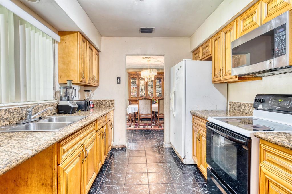 Photo of 3851 SW 10th Court, Fort Lauderdale, FL 33312 (MLS # R11130098)