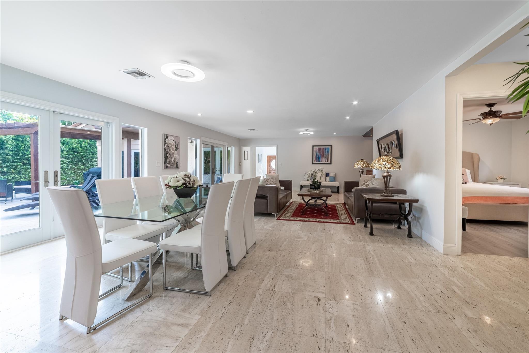 SEVEN ISLES - Residential Lease