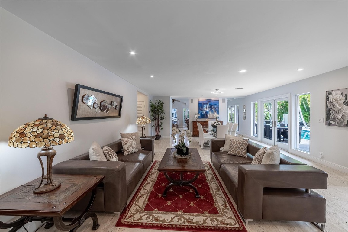 SEVEN ISLES - Residential Lease