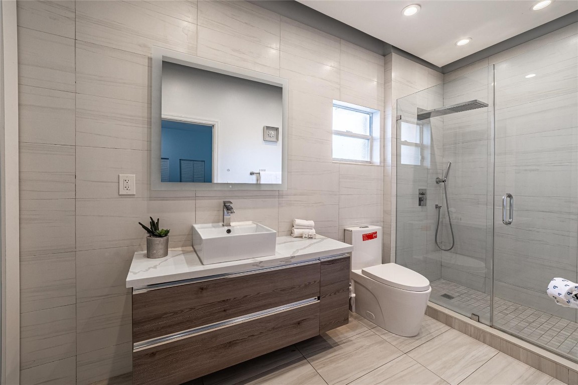 SEVEN ISLES - Residential Lease