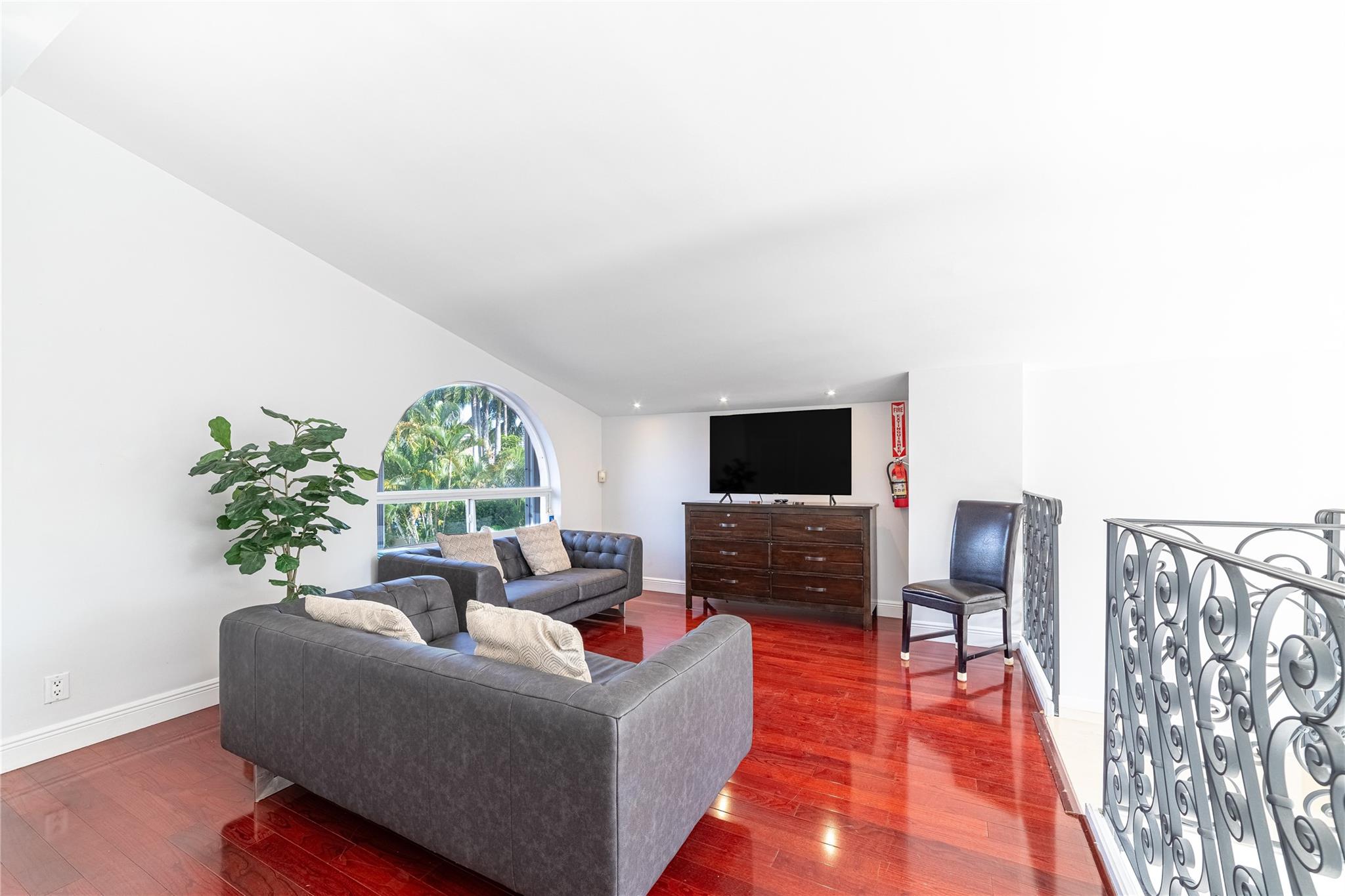 SEVEN ISLES - Residential Lease