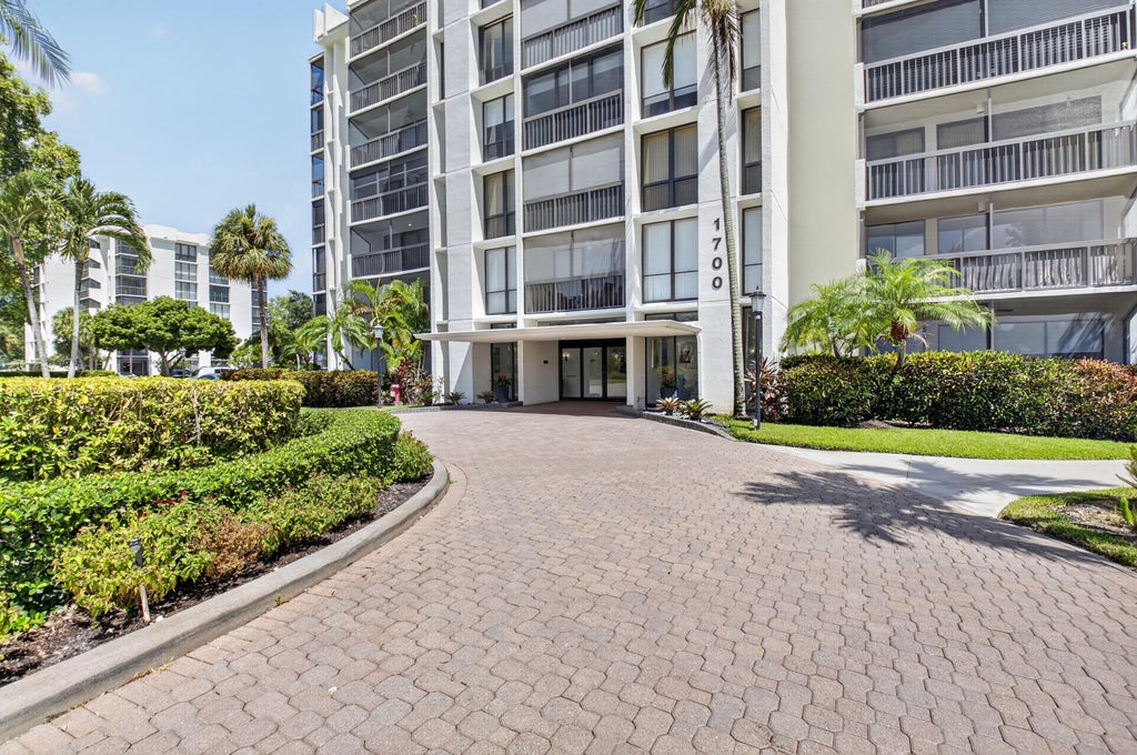Photo of 1721 Bridgewood Drive #1721, Boca Raton, FL 33434 (MLS # B26067246)