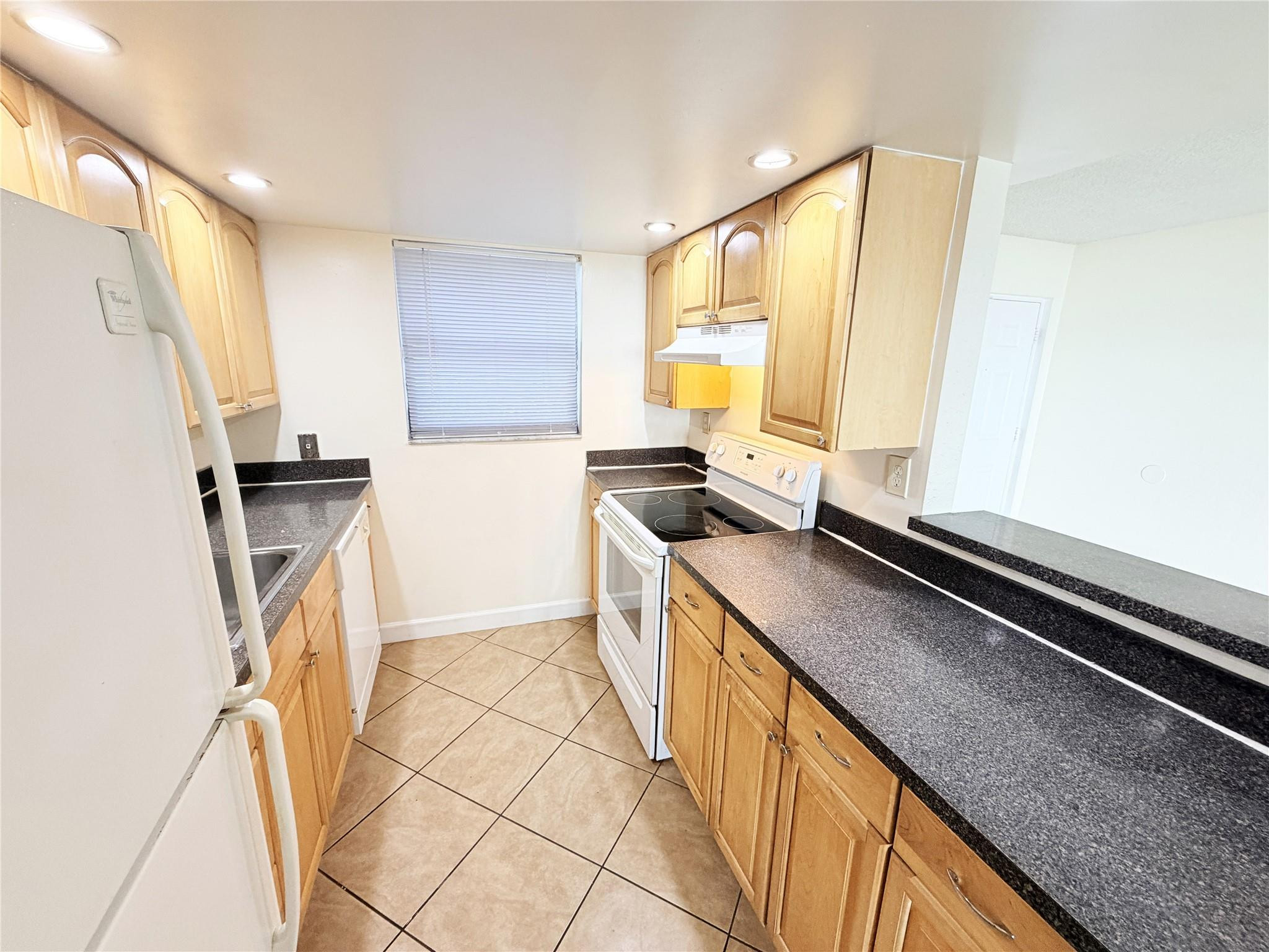 Presidential Golfview Con - Residential Lease