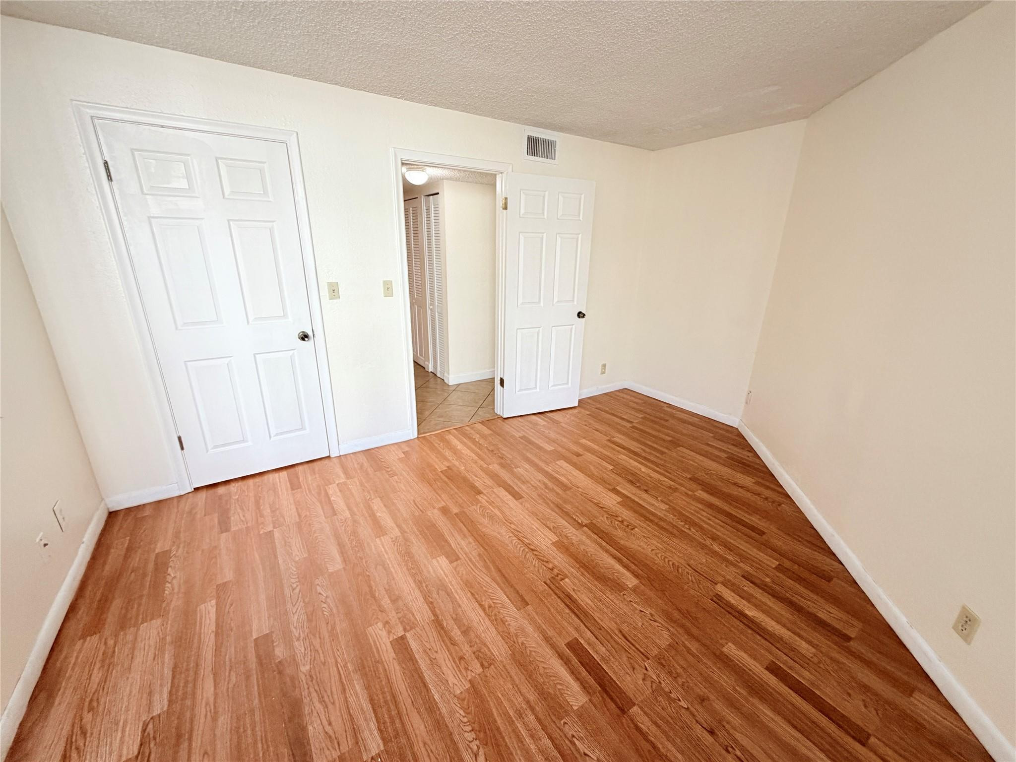 Presidential Golfview Con - Residential Lease