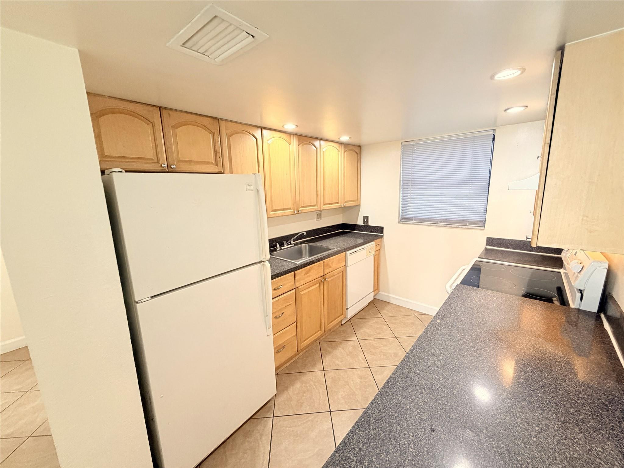 Presidential Golfview Con - Residential Lease