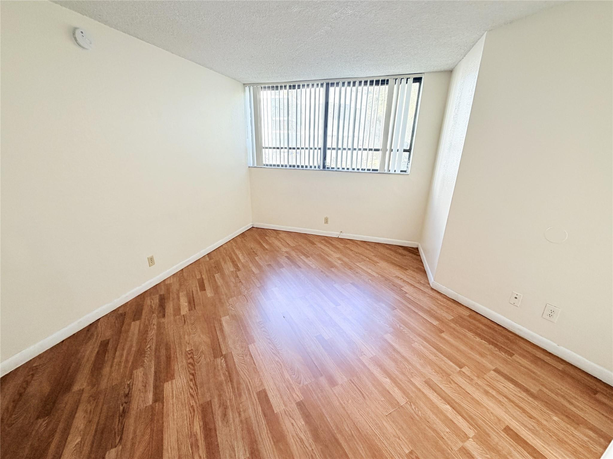 Presidential Golfview Con - Residential Lease