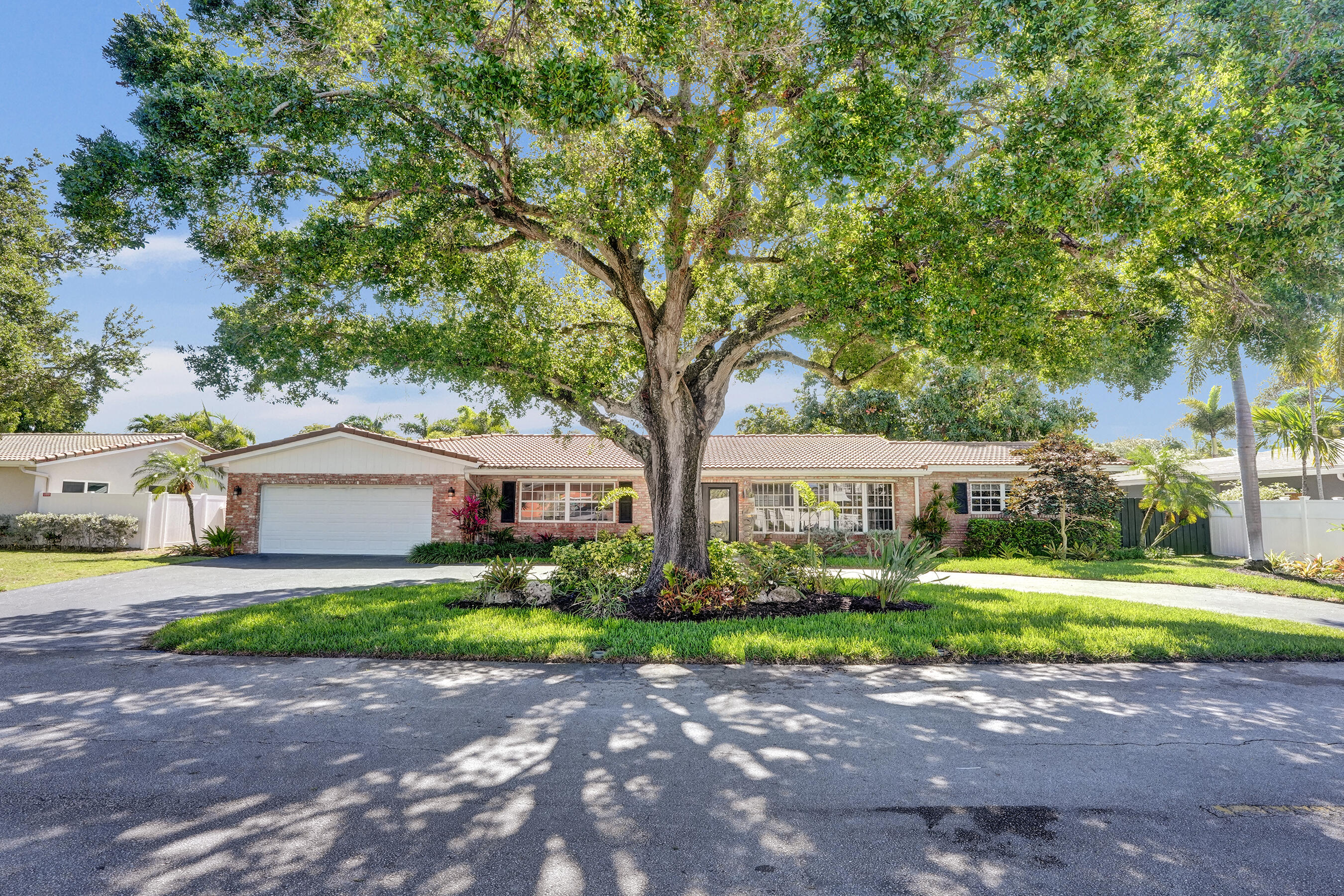 CORAL RIDGE COUNTRY CLUB - Residential