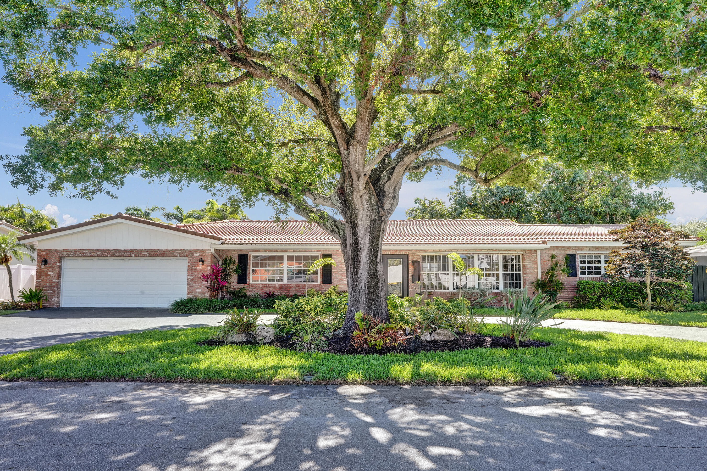 CORAL RIDGE COUNTRY CLUB - Residential