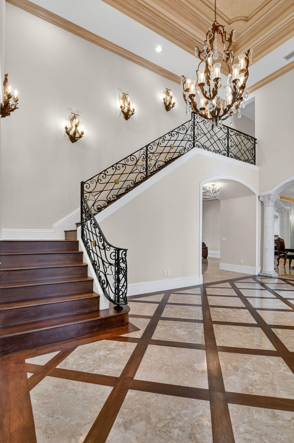 ROYAL PALM YACHT & COUNTRY CLUB - Residential