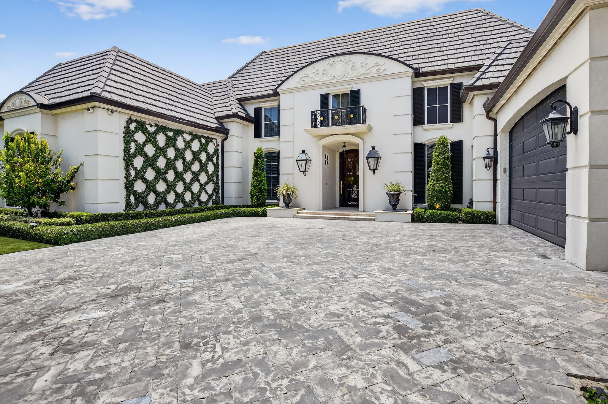 ROYAL PALM YACHT & COUNTRY CLUB - Residential