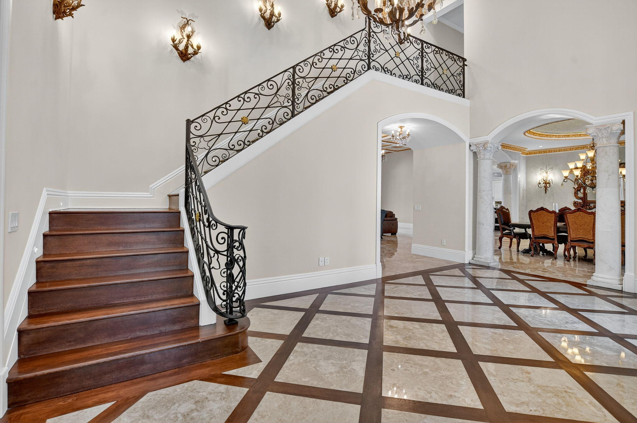 ROYAL PALM YACHT & COUNTRY CLUB - Residential