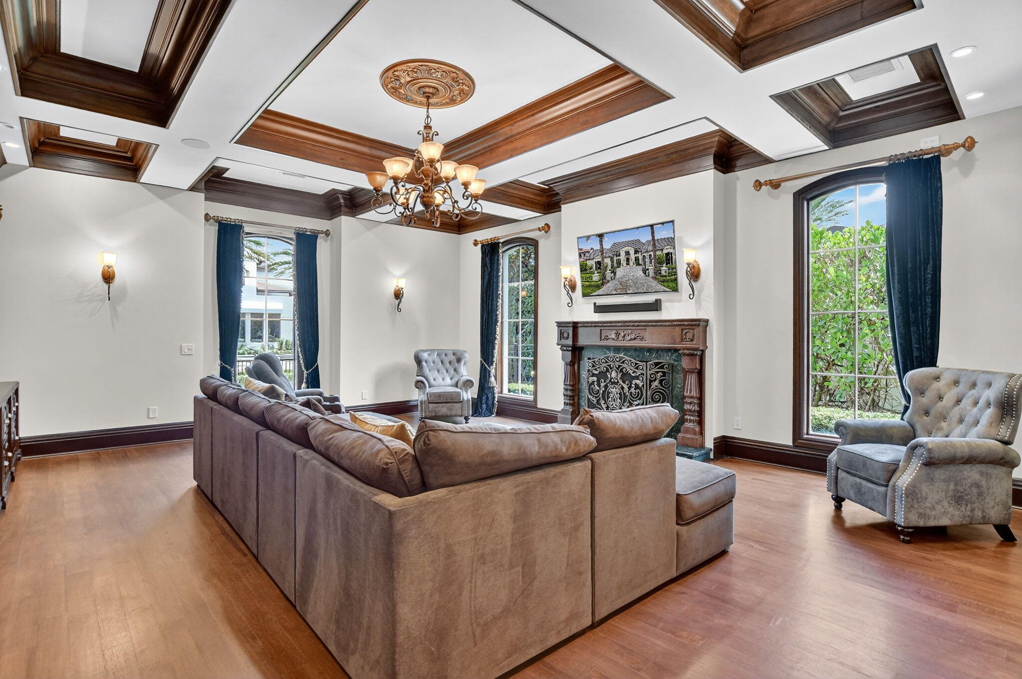 ROYAL PALM YACHT & COUNTRY CLUB - Residential