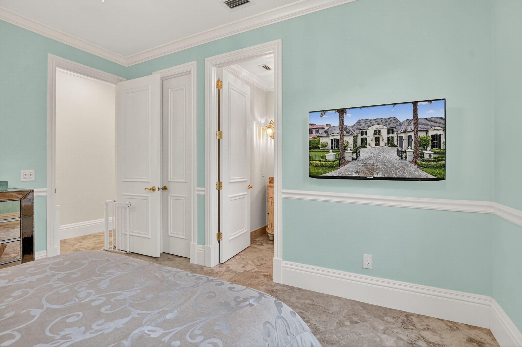 ROYAL PALM YACHT & COUNTRY CLUB - Residential