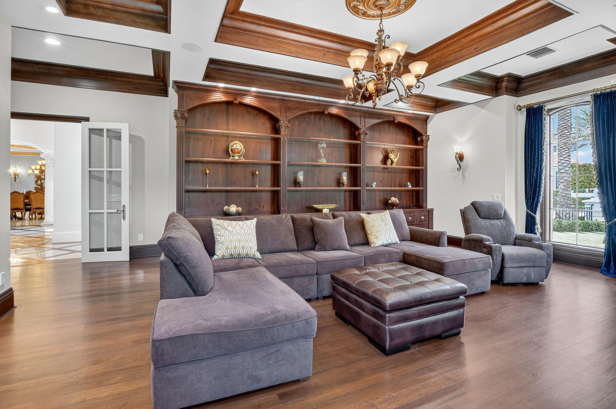 ROYAL PALM YACHT & COUNTRY CLUB - Residential