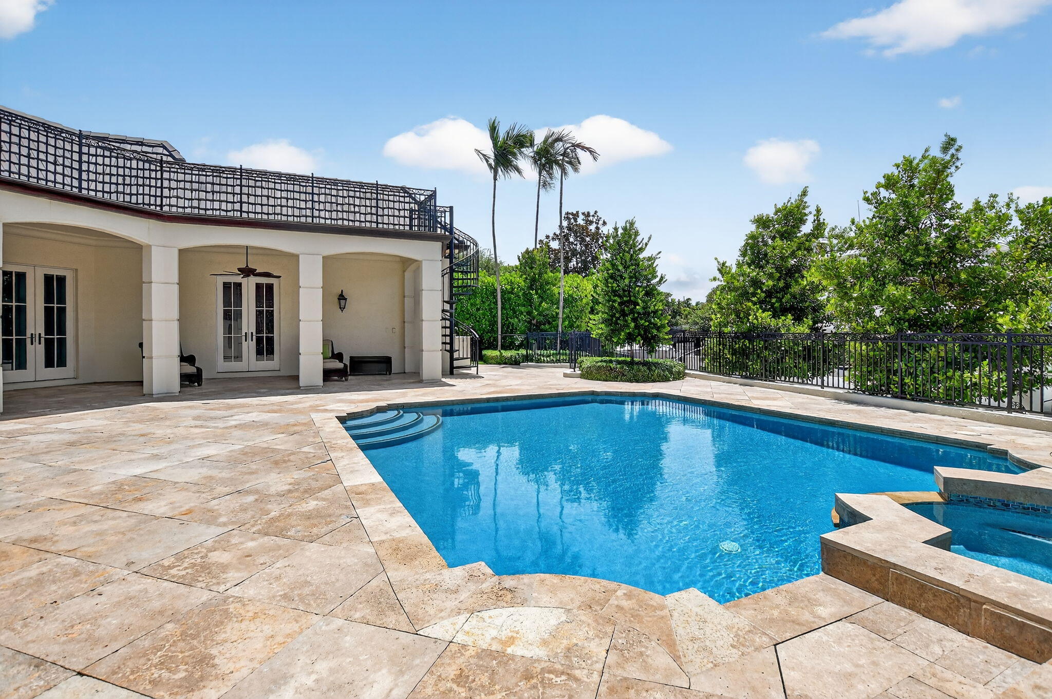 ROYAL PALM YACHT & COUNTRY CLUB - Residential