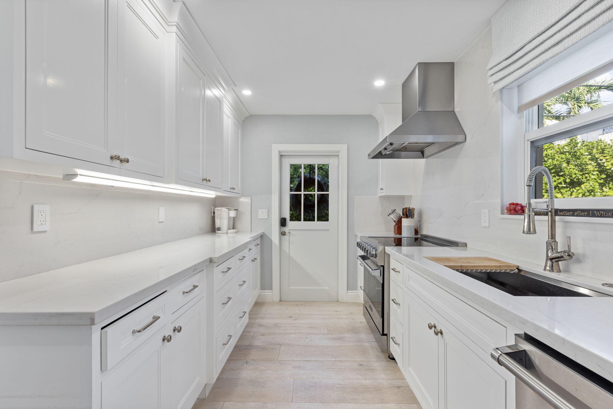 THREE ELEVEN COCOANUT ROW - Residential