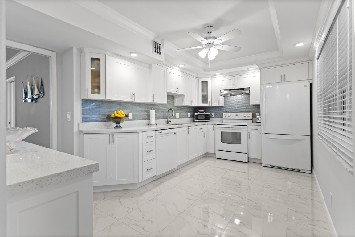 821 Cypress Boulevard 304