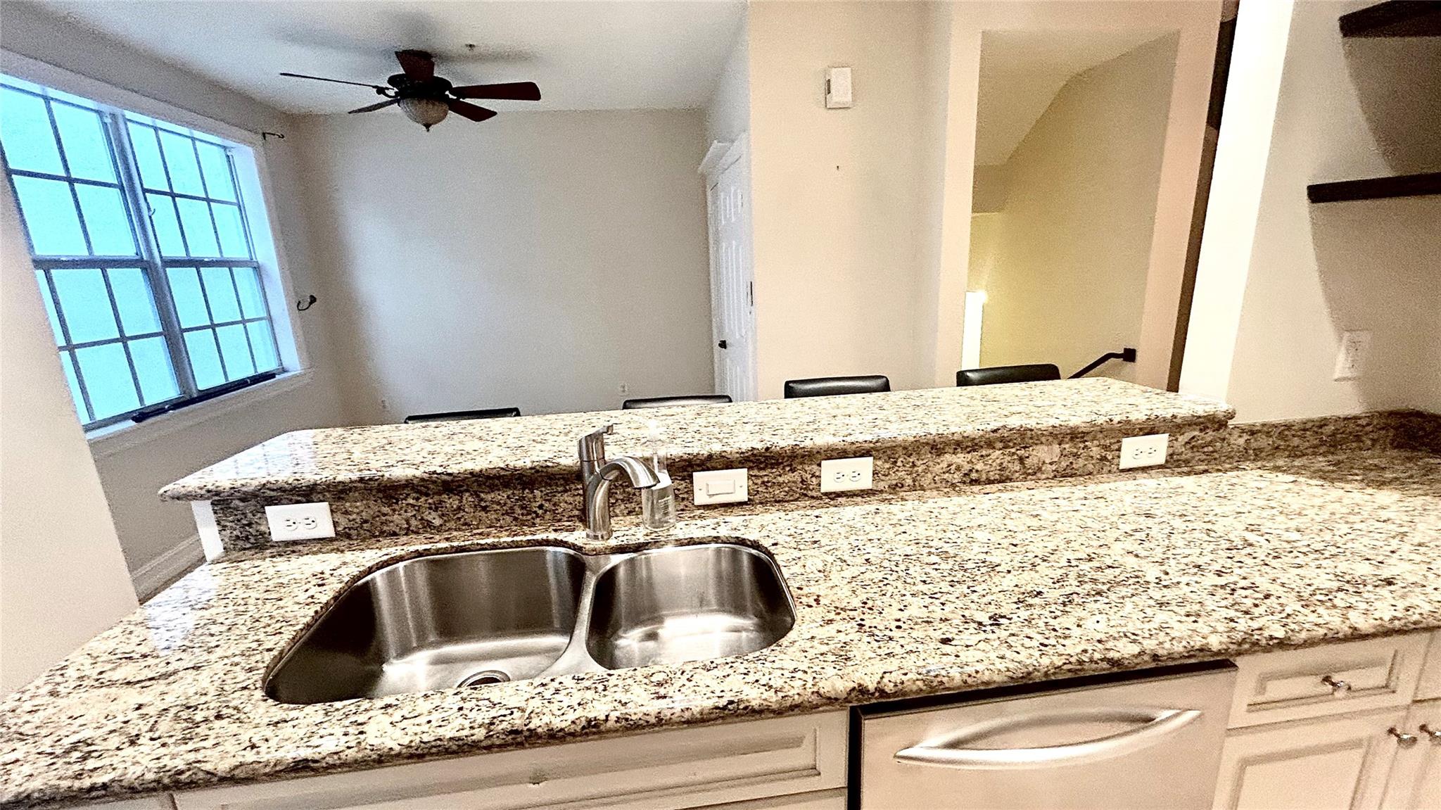 HIGHLAND ESTATES - Residential Lease