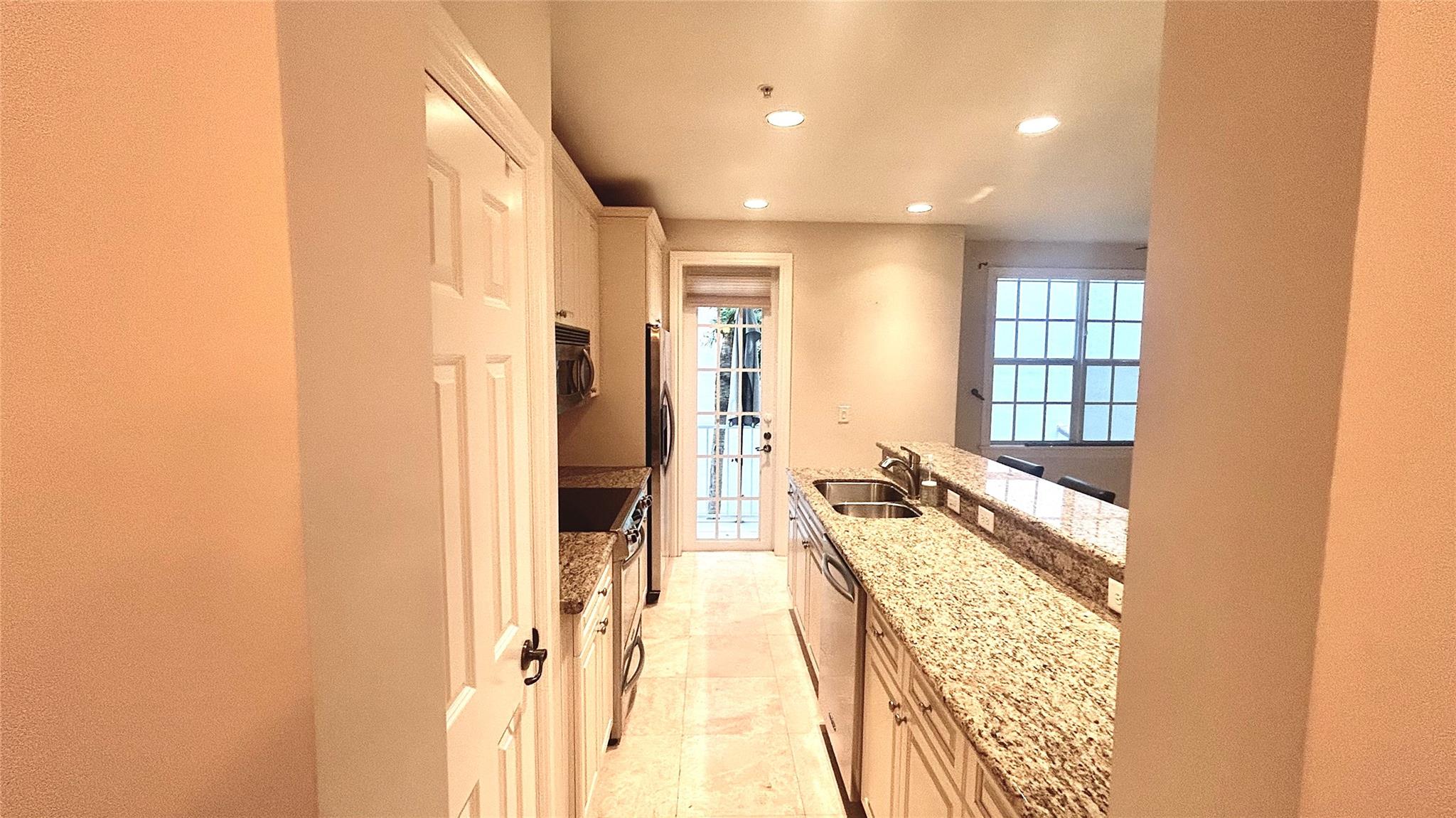 HIGHLAND ESTATES - Residential Lease