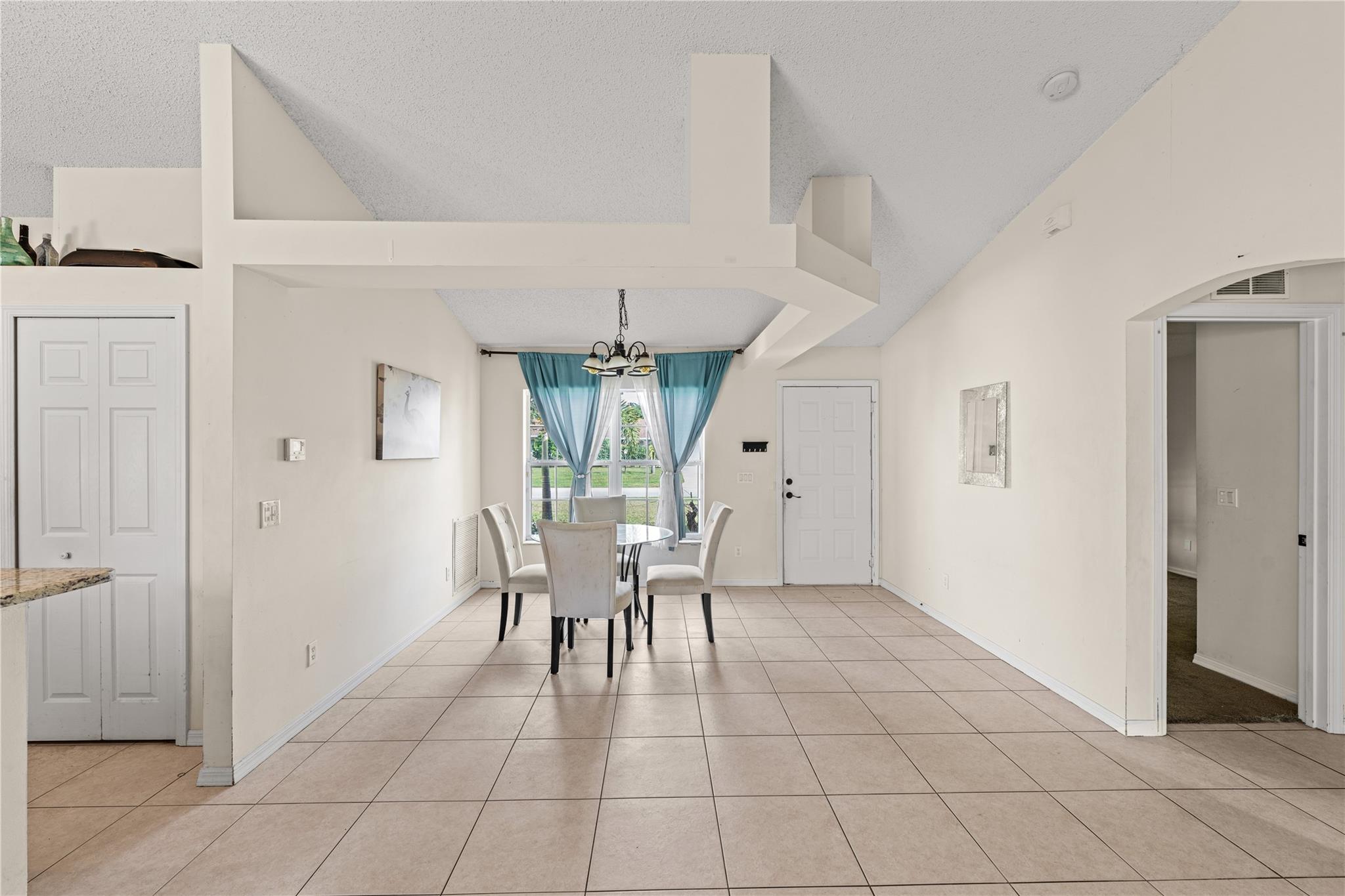 1998 SE Esterbrook St