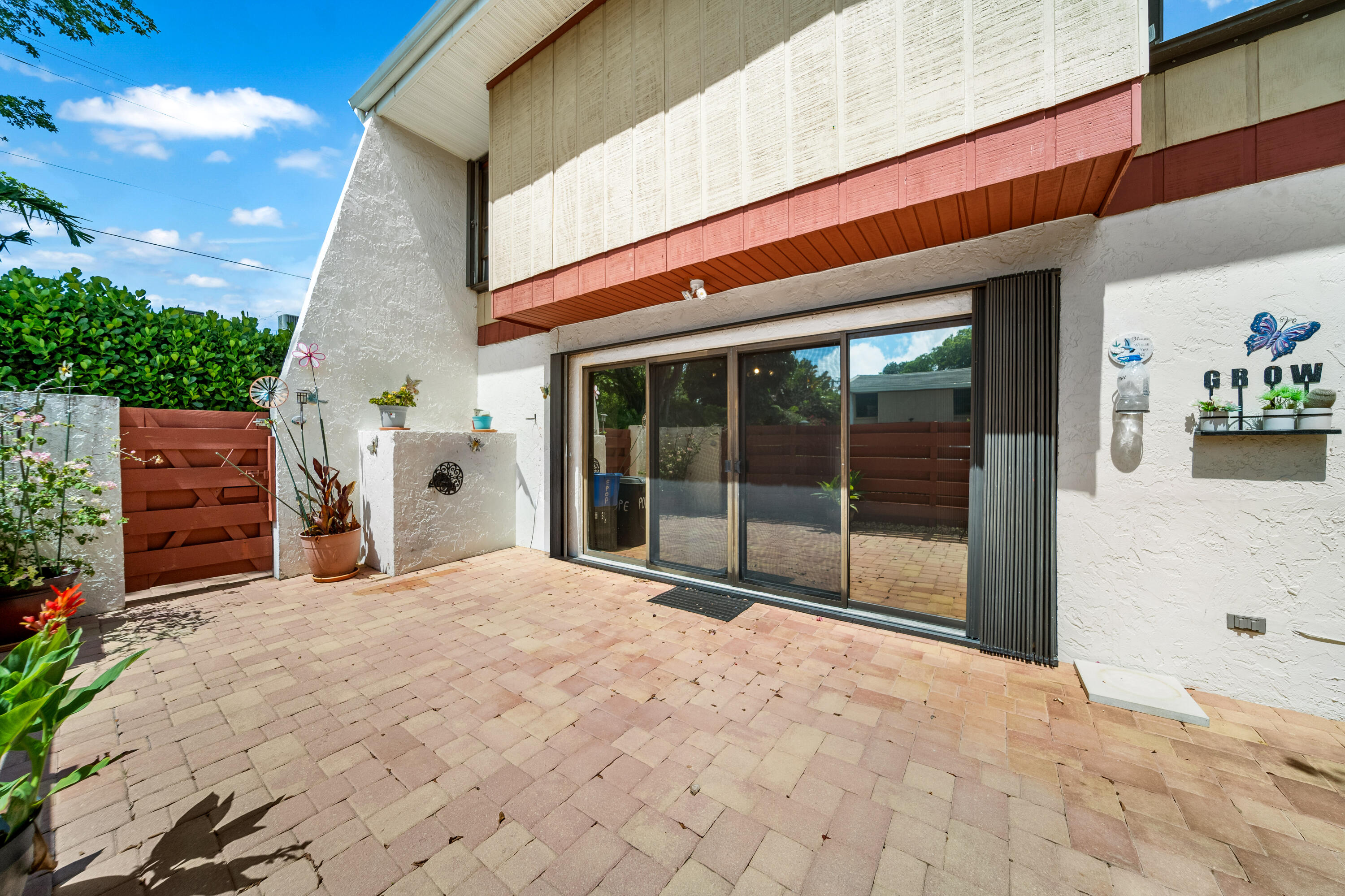 3909 Parkside Lane 234