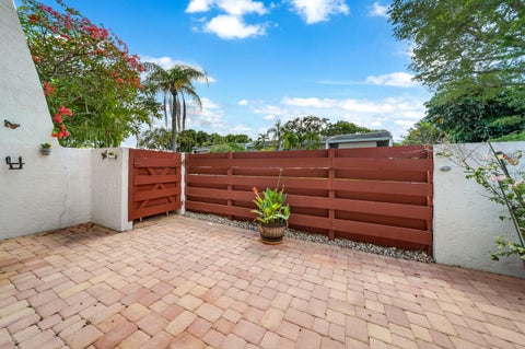 Tiny photo for 3909 Parkside Lane #234, Hollywood, FL 33021 (MLS # B26031961)
