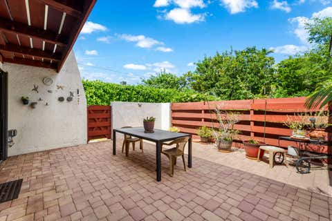 Tiny photo for 3909 Parkside Lane #234, Hollywood, FL 33021 (MLS # B26031961)