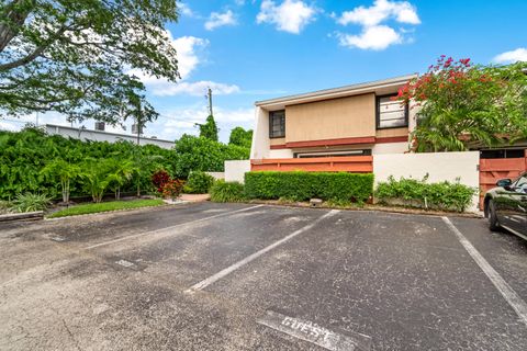 Tiny photo for 3909 Parkside Lane #234, Hollywood, FL 33021 (MLS # B26031961)