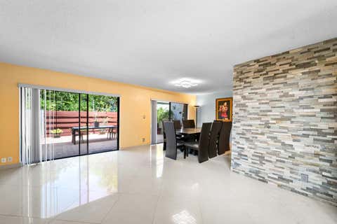 Tiny photo for 3909 Parkside Lane #234, Hollywood, FL 33021 (MLS # B26031961)