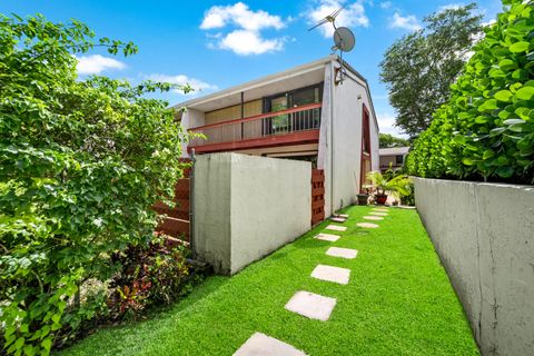 Tiny photo for 3909 Parkside Lane #234, Hollywood, FL 33021 (MLS # B26031961)