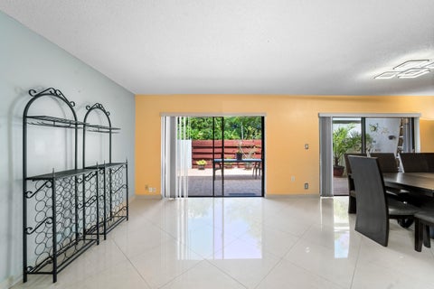 Tiny photo for 3909 Parkside Lane #234, Hollywood, FL 33021 (MLS # B26031961)