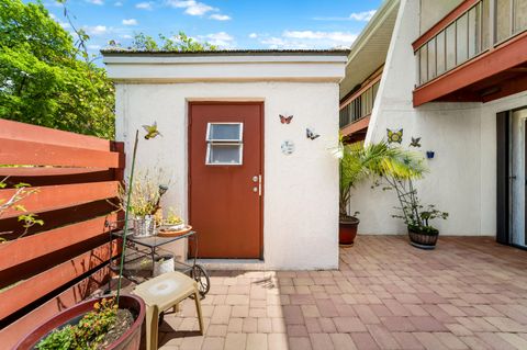 Tiny photo for 3909 Parkside Lane #234, Hollywood, FL 33021 (MLS # B26031961)