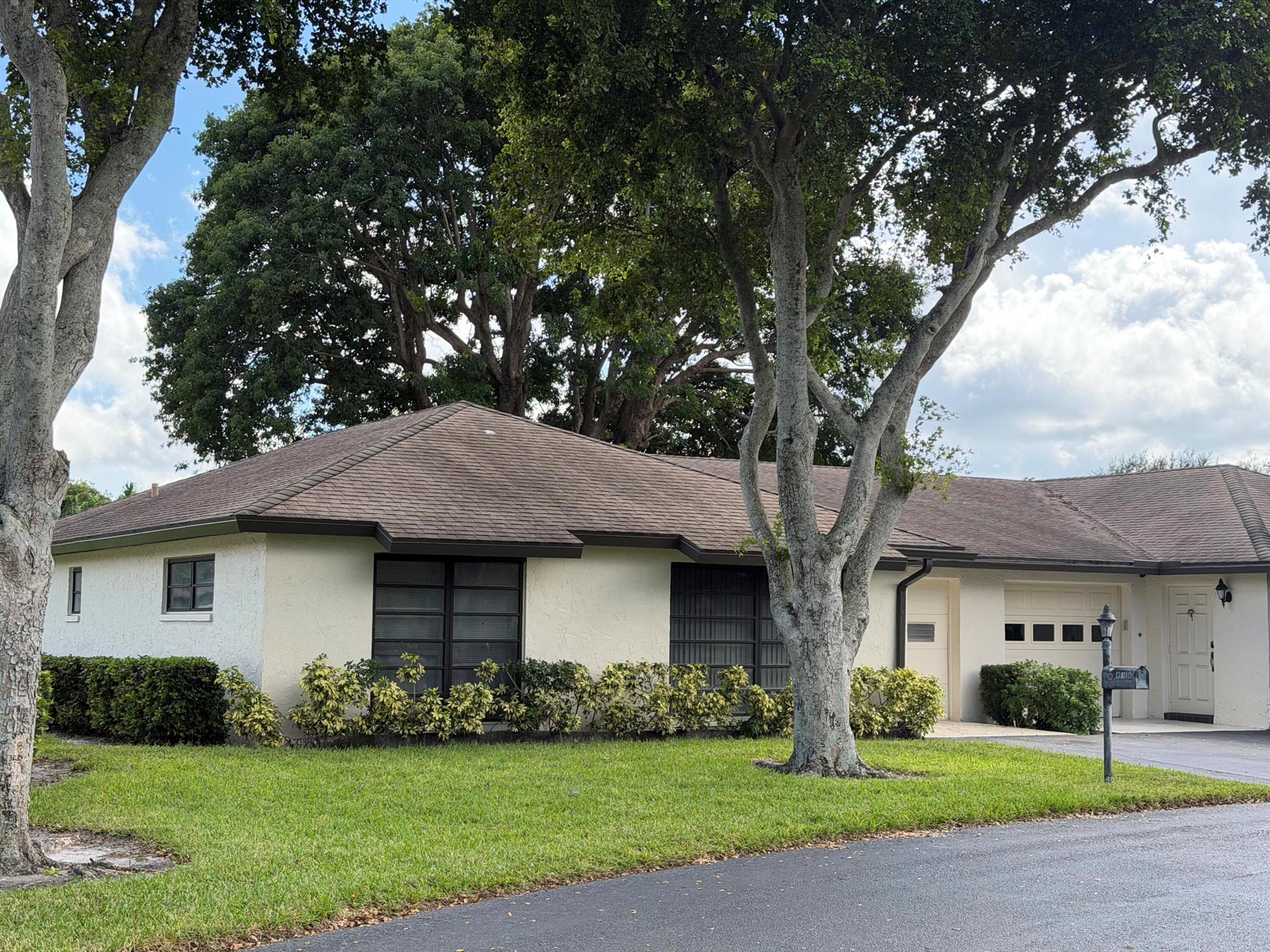 2/2 Villa in 55+ Greentree Community!Beautifully maintained villa featuring an upgraded kitchen with stainless steel appliances. The spacious primary suite includes built-in closet organizers (in all closets) and a fully tiled bathroom. Enjoy abundant natural light and privacy from every window.This villa sits on a large lot with a peaceful garden view--perfect for relaxing outdoors! Greentree HOA covers roof maintenance, exterior insurance, cable, water, landscaping, common areas, and trash. The community offers 6 pools, 6 clubhouses, and is conveniently located near shopping, dining, entertainment, and medical facilities.