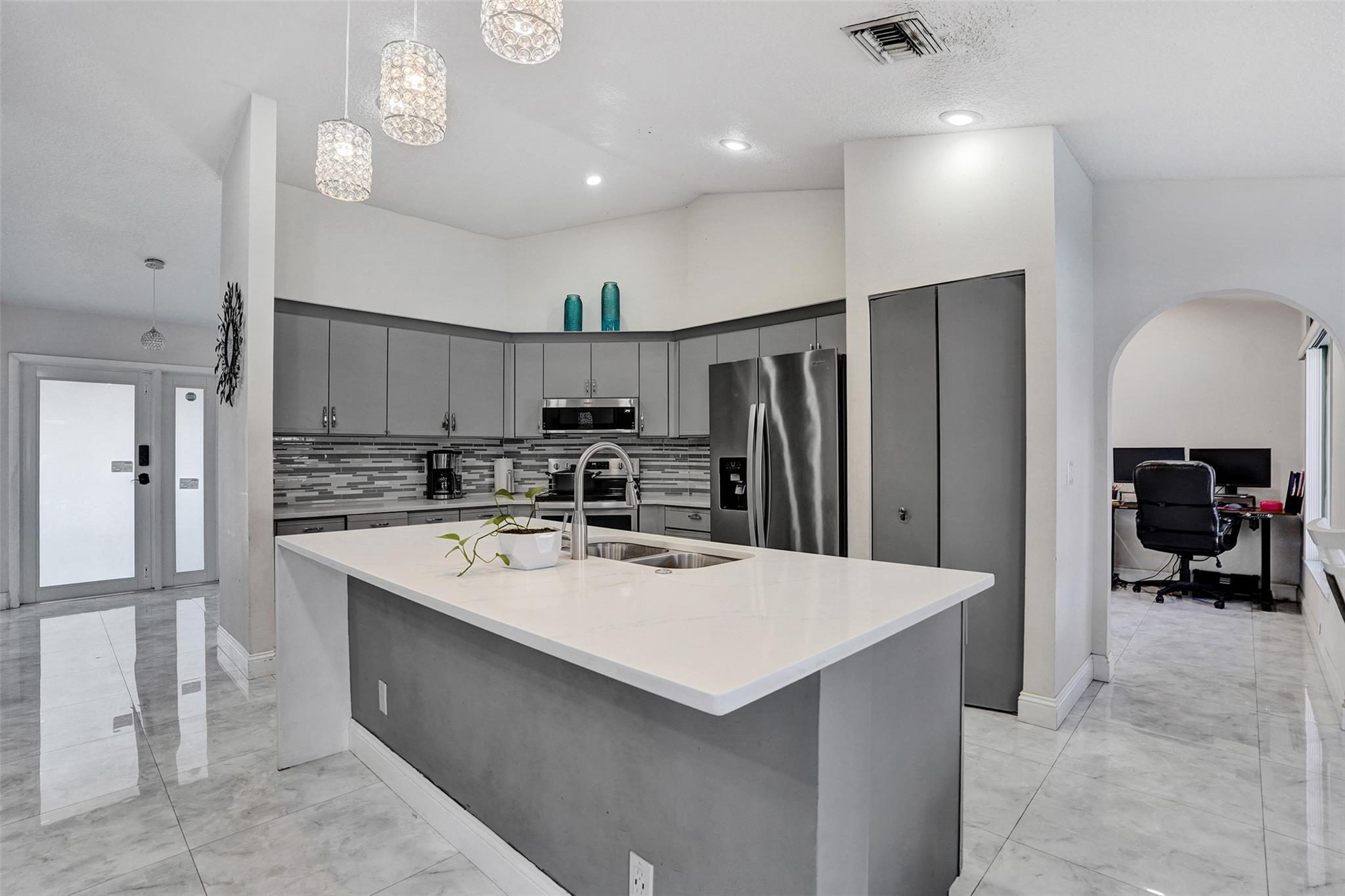 Sunflower Margate 82-38 B - Residential Lease