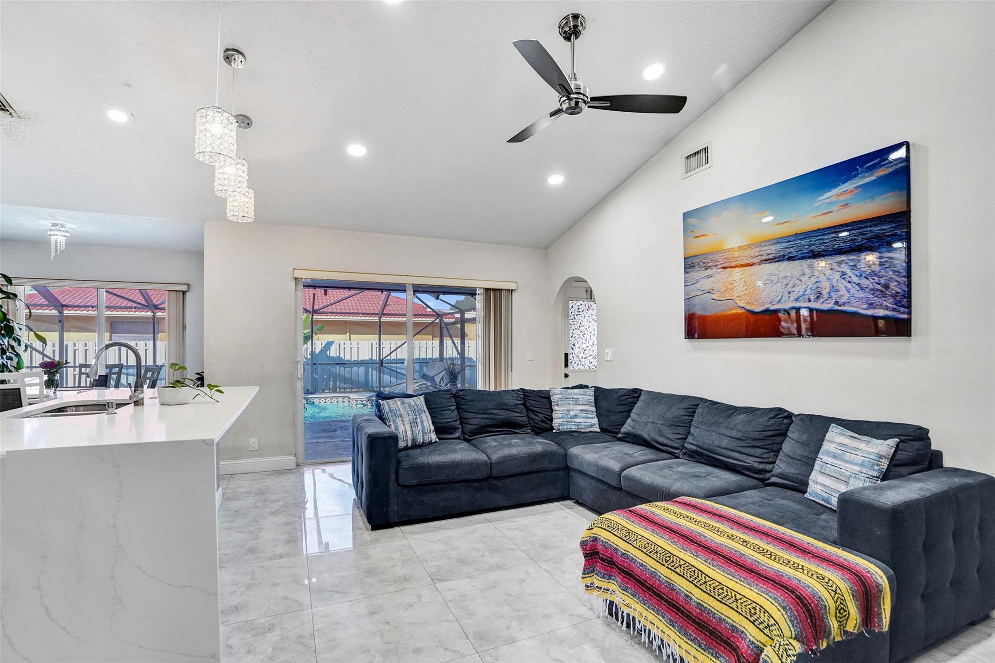 Sunflower Margate 82-38 B - Residential Lease