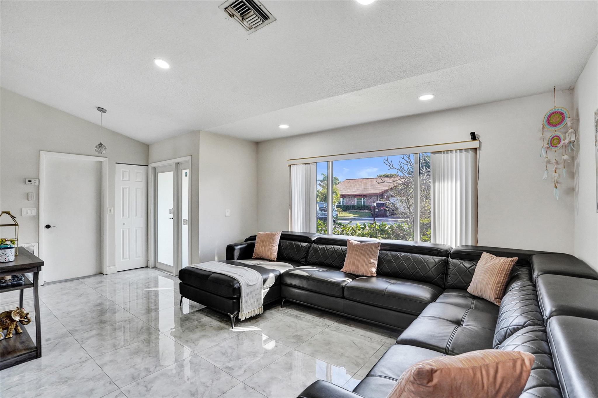 Sunflower Margate 82-38 B - Residential Lease