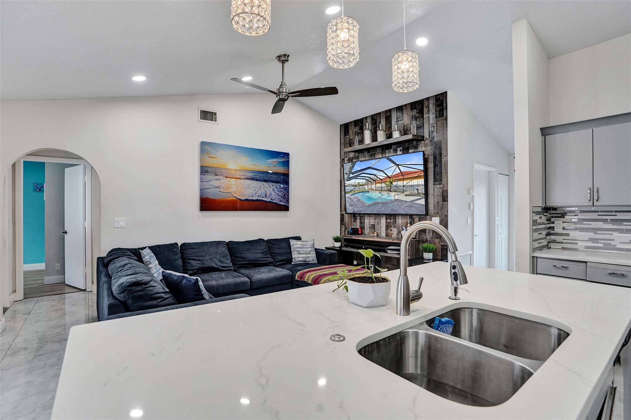 Sunflower Margate 82-38 B - Residential Lease