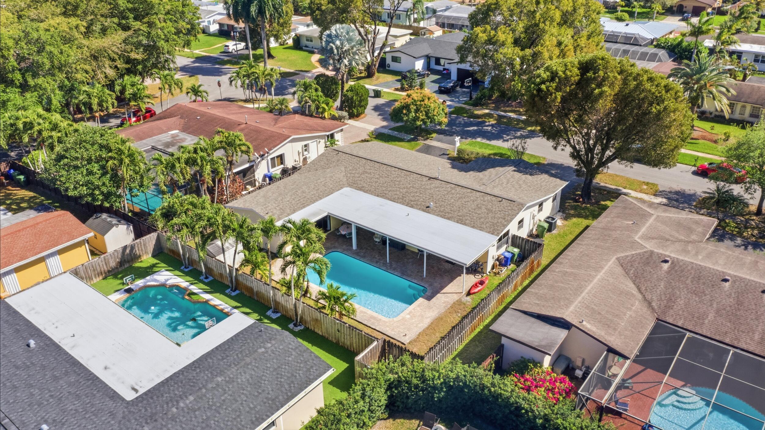 PEMBROKE LAKES SEC 6 - Residential