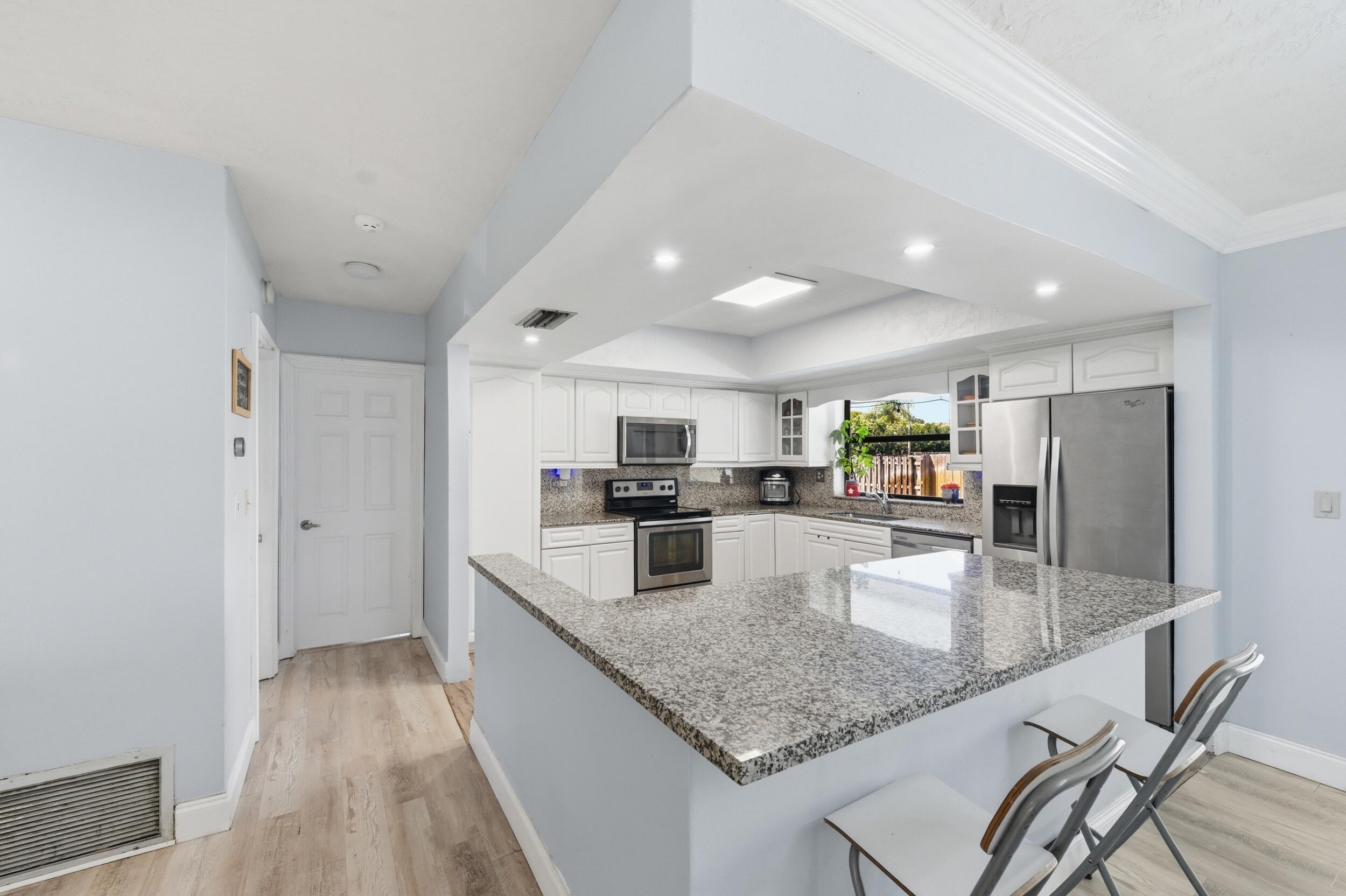 PEMBROKE LAKES SEC 6 - Residential