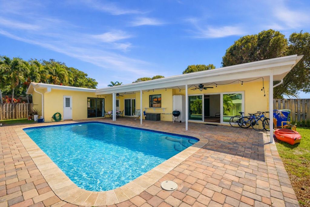 Photo of 11911 NW 14th Court, Pembroke Pines, FL 33026 (MLS # R11165291)