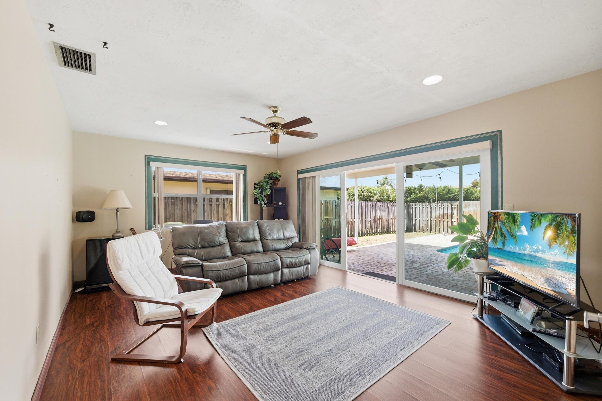 PEMBROKE LAKES SEC 6 - Residential