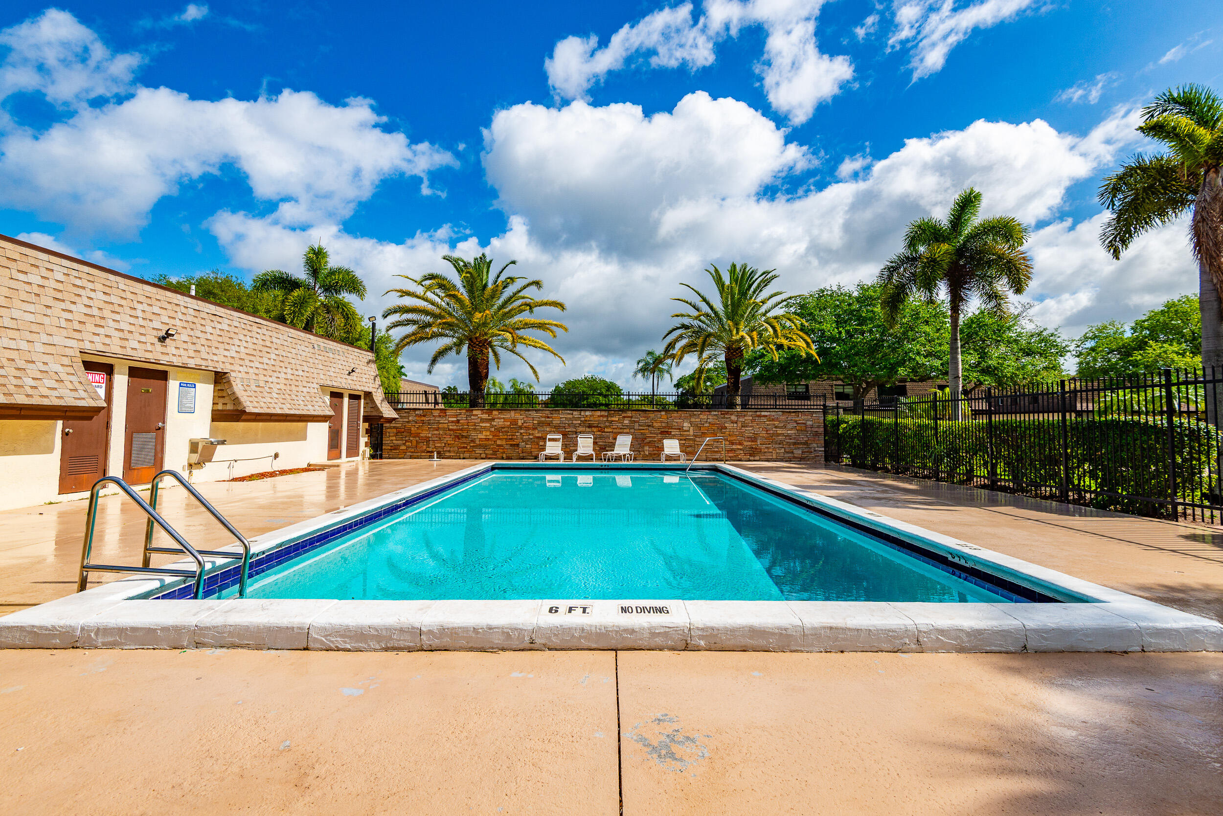 CHATEAU ON THE KNOLL - Residential