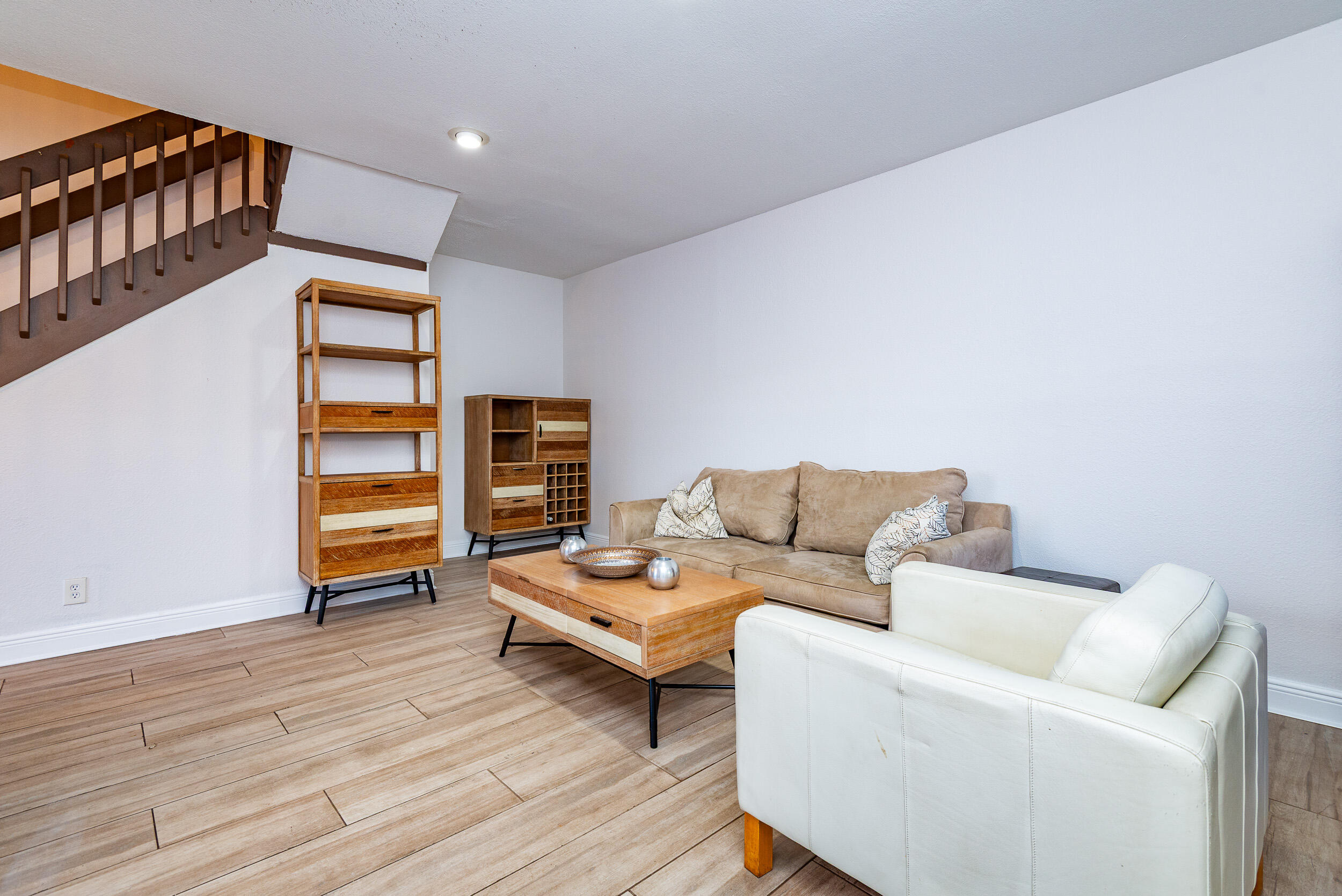 CHATEAU ON THE KNOLL - Residential