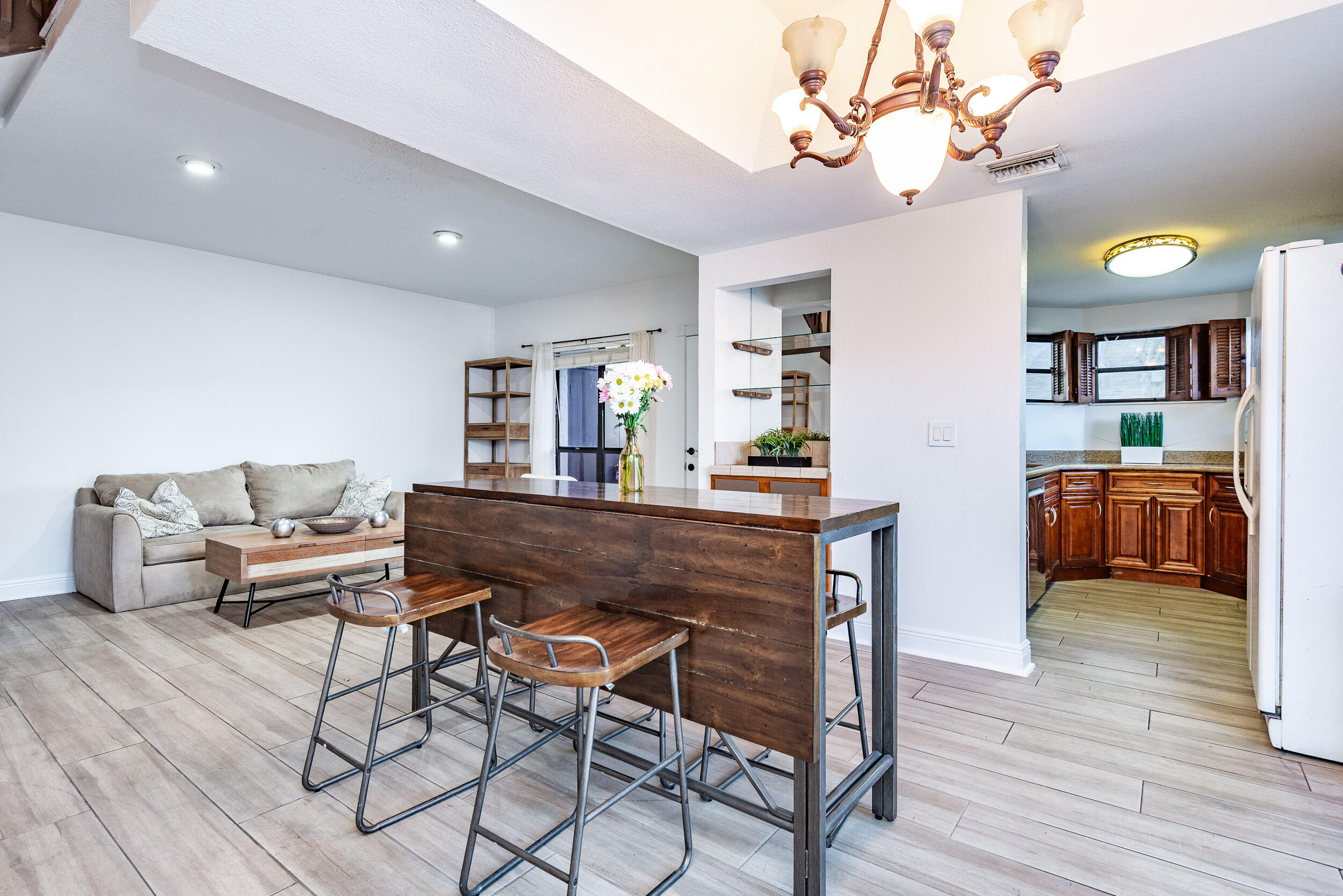 CHATEAU ON THE KNOLL - Residential